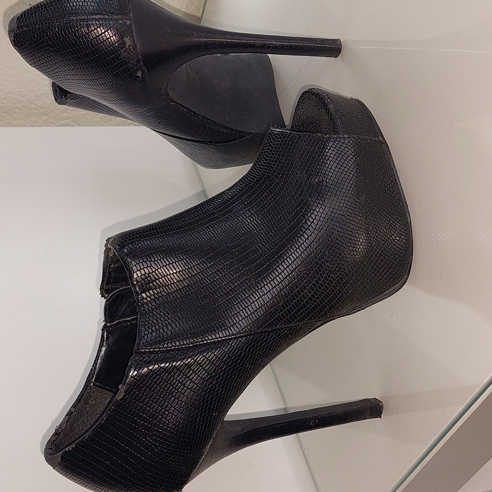 Steve madden black booties